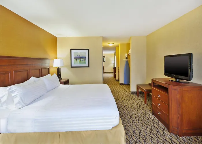 Holiday Inn Express Hotel & Suites - Belleville Area By Ihg